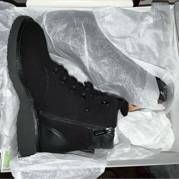 New with tags / never worn before Michael Kors boots - Picture 2 of 4